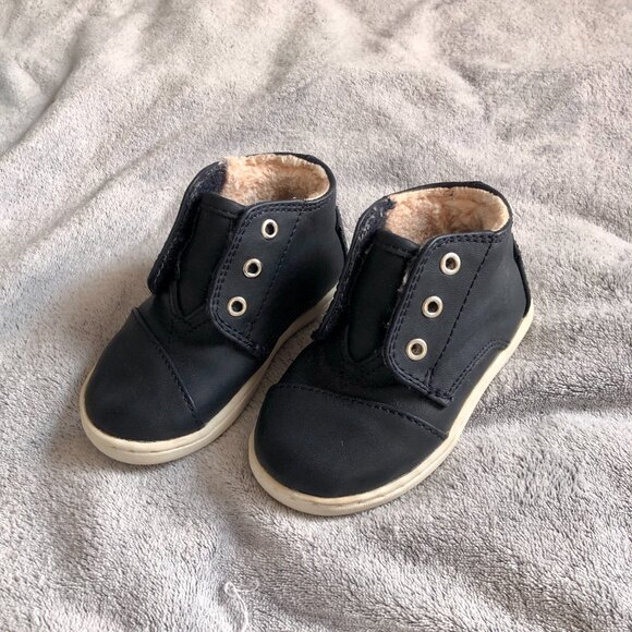 [Kids Size 5] TOMS Tiny Booties Baby Shoes Faux Shearling Fur Lined Warm Winter - Picture 3 of 7